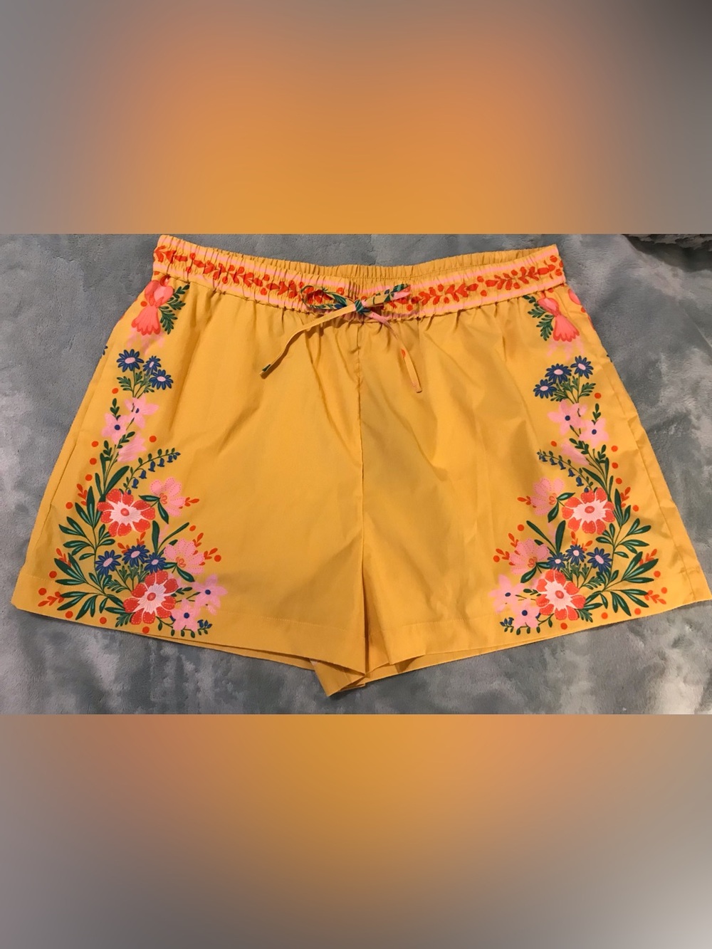 NWT Chelsea & Violet Charlotte Short Yellow Floral